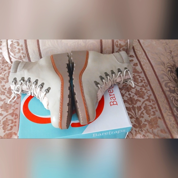 Bare Traps Nasha Wedge Heel Hiker Boots 9.5M Taupe EUC Like new! - Picture 4 of 16